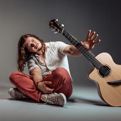 Fingerstyle Guitar Virtuoso Alexandr Misko Brings ‘Final Boss’ and Frankenstein Guitar to Sprawling North American&nbsp;Tour
